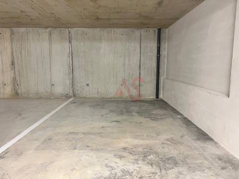 Apartamento T1 de LUXO com Terraço de 30 m² , 2 Roupeiros Embutidos,  em Oliveira de Azeméis