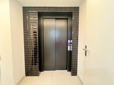 Apartamento T1 de LUXO com Terraço de 30 m² , 2 Roupeiros Embutidos,  em Oliveira de Azeméis