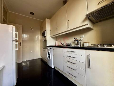 Apartamento T2 para Arrendamento, próximo do metro de Arroios em Lisboa