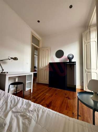 Apartamento T2 para Arrendamento, próximo do metro de Arroios em Lisboa