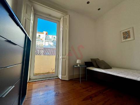 Apartamento T2 para Arrendamento, próximo do metro de Arroios em Lisboa