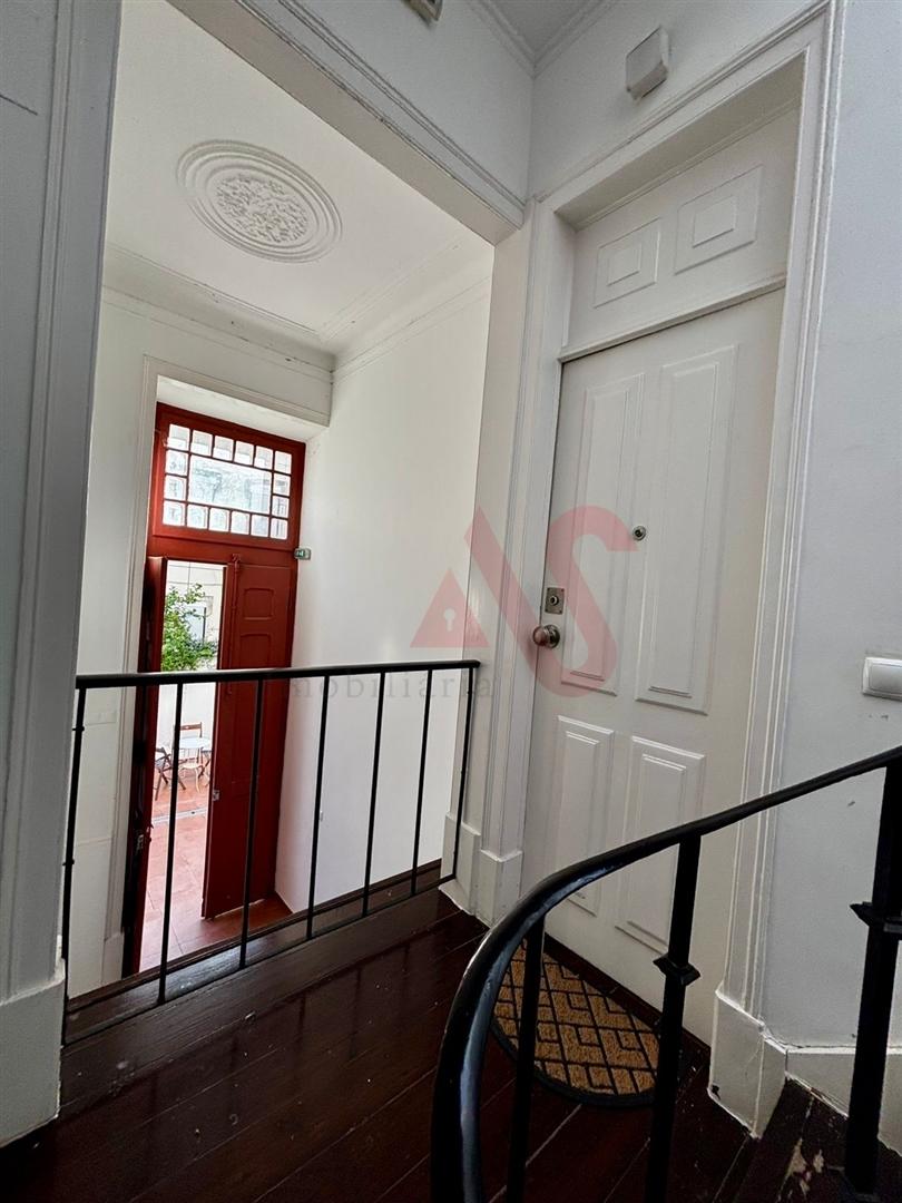 Apartamento T2 para Arrendamento, próximo do metro de Arroios em Lisboa