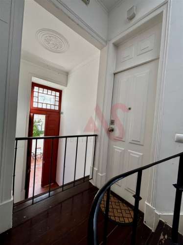 Apartamento T2 para Arrendamento, próximo do metro de Arroios em Lisboa