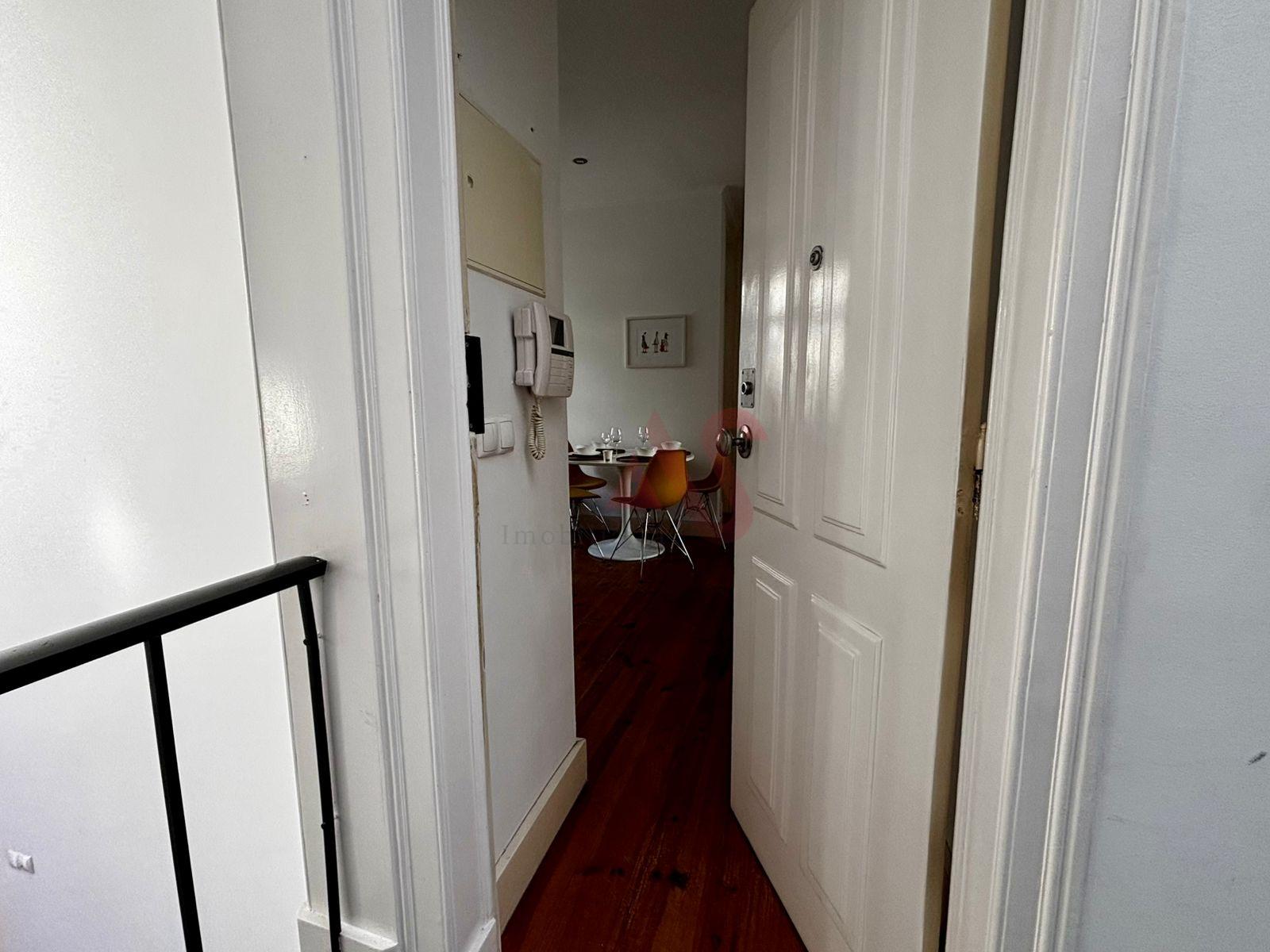 Apartamento T2 para Arrendamento, próximo do metro de Arroios em Lisboa