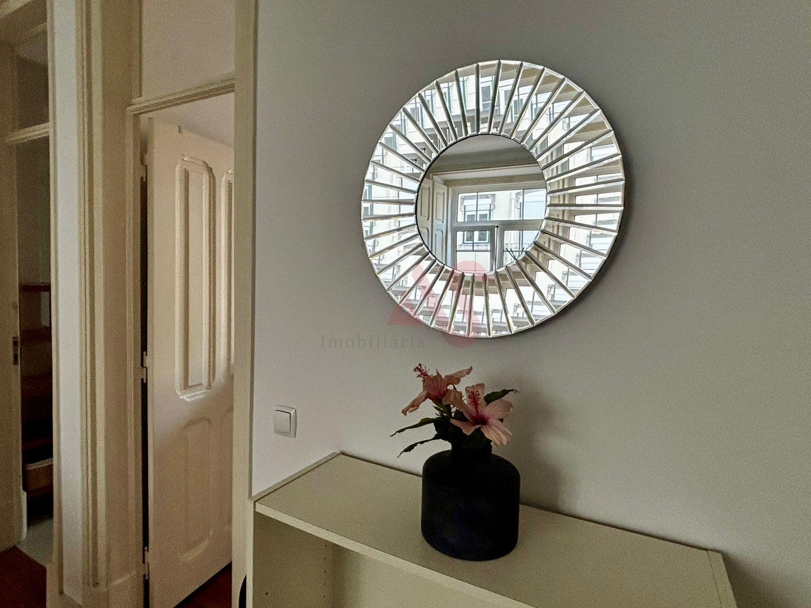 Apartamento T2 para Arrendamento, próximo do metro de Arroios em Lisboa