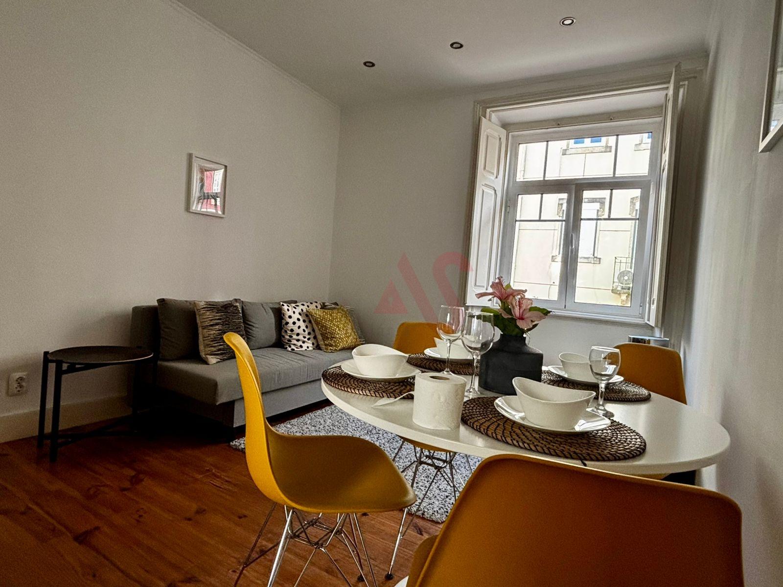 Apartamento T2 para Arrendamento, próximo do metro de Arroios em Lisboa