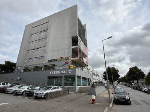 Escritório em Ermesinde, Valongo com 4 lugares de estacionamento para Arrendamento