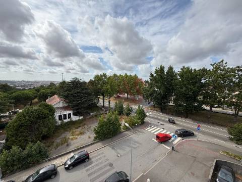 Escritório em Ermesinde, Valongo com 4 lugares de estacionamento para Arrendamento