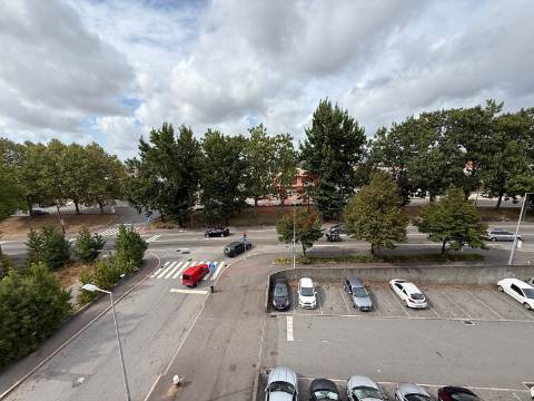 Escritório em Ermesinde, Valongo com 4 lugares de estacionamento para Arrendamento