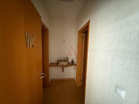 Escritório em Ermesinde, Valongo com 4 lugares de estacionamento para Arrendamento