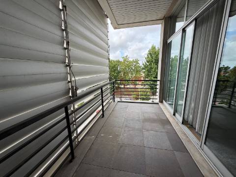 Escritório em Ermesinde, Valongo com 4 lugares de estacionamento para Arrendamento