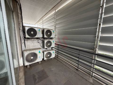 Escritório em Ermesinde, Valongo com 4 lugares de estacionamento para Arrendamento