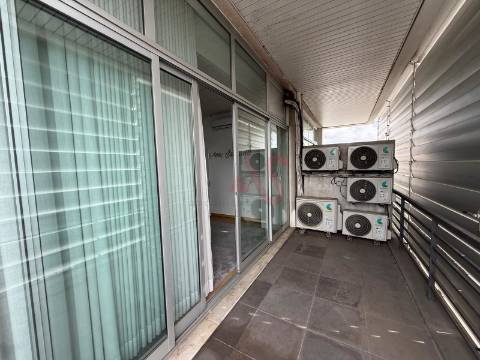 Escritório em Ermesinde, Valongo com 4 lugares de estacionamento para Arrendamento