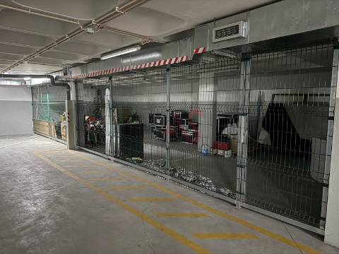 Escritório em Ermesinde, Valongo com 4 lugares de estacionamento para Arrendamento