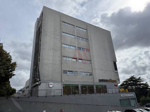 Escritório em Ermesinde, Valongo com 4 lugares de estacionamento para Arrendamento