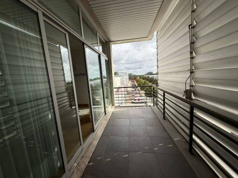 Escritório em Ermesinde, Valongo com 2 lugares de estacionamento para Arrendamento