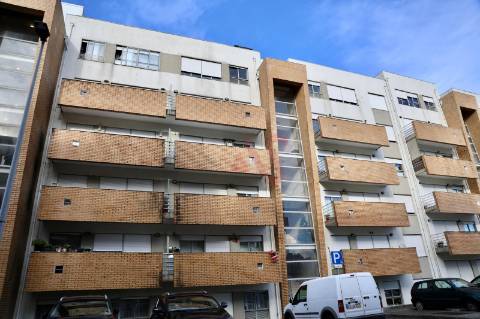 Apartamento T2 – 4.º Andar | São Romão do Coronado