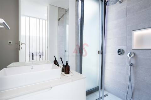 Moradia t4 com acabamentos de luxo, situada na vila de Fernão Ferro