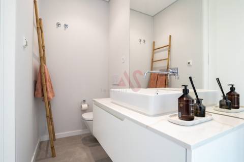 Moradia t4 com acabamentos de luxo, situada na vila de Fernão Ferro