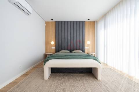 Moradia t4 com acabamentos de luxo, situada na vila de Fernão Ferro