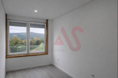 Apartamento T3 Totalmente Remodelado | Em Frente ao Parque Ribeirinho de Tarouca