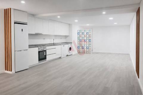 Apartamento T3 Totalmente Remodelado | Em Frente ao Parque Ribeirinho de Tarouca