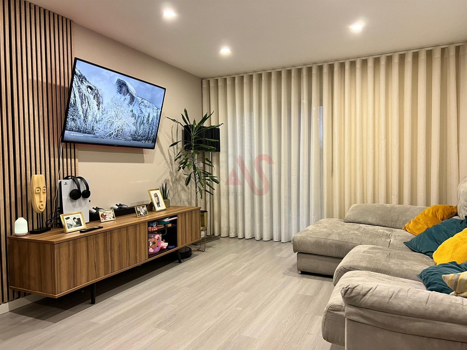 T3 com 2 suítes e terraço privado 34 m² em Águas Santas, Maia