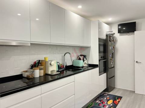T3 com 2 suítes e terraço privado 34 m² em Águas Santas, Maia