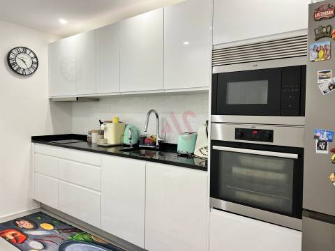 T3 com 2 suítes e terraço privado 34 m² em Águas Santas, Maia