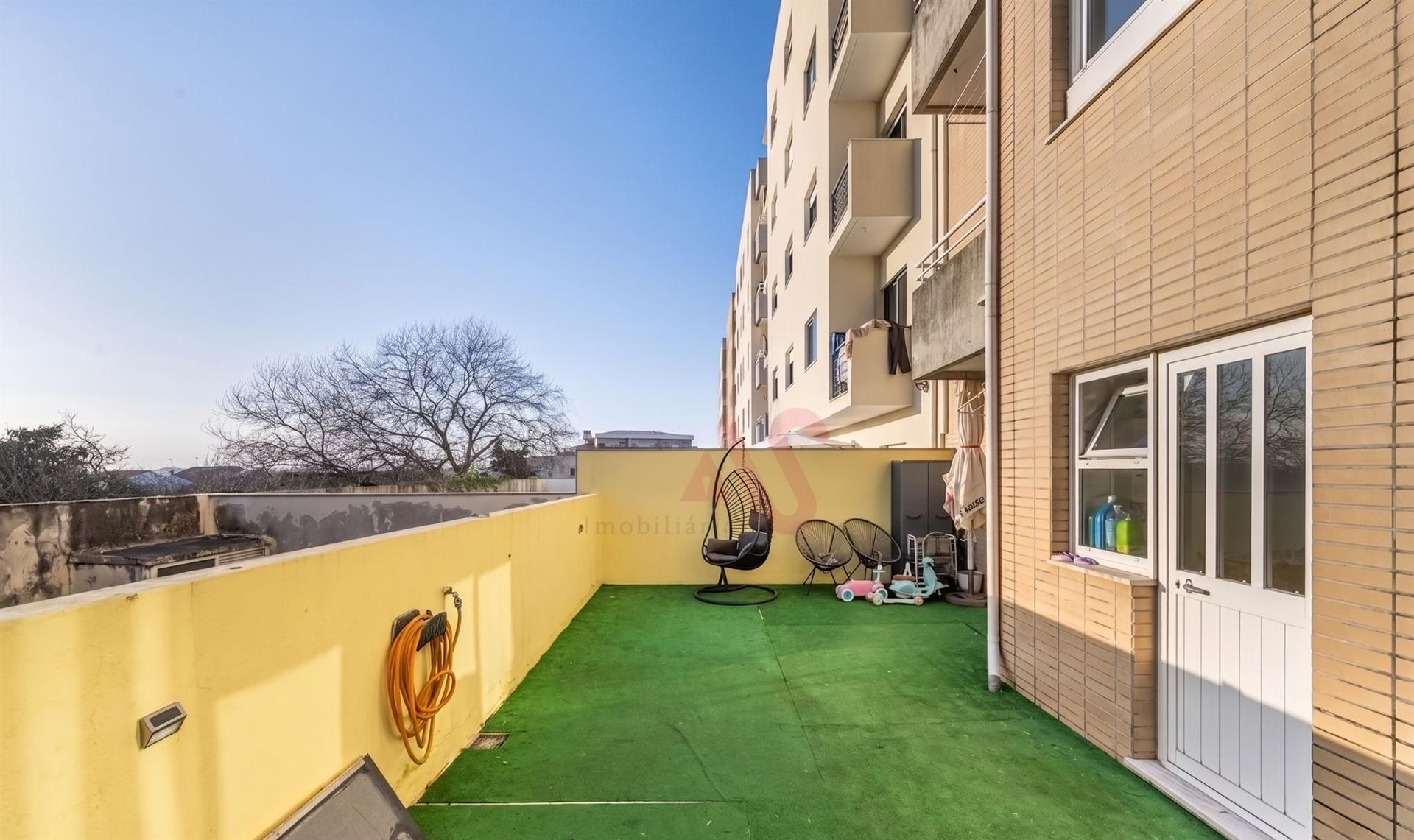 T3 com 2 suítes e terraço privado 34 m² em Águas Santas, Maia