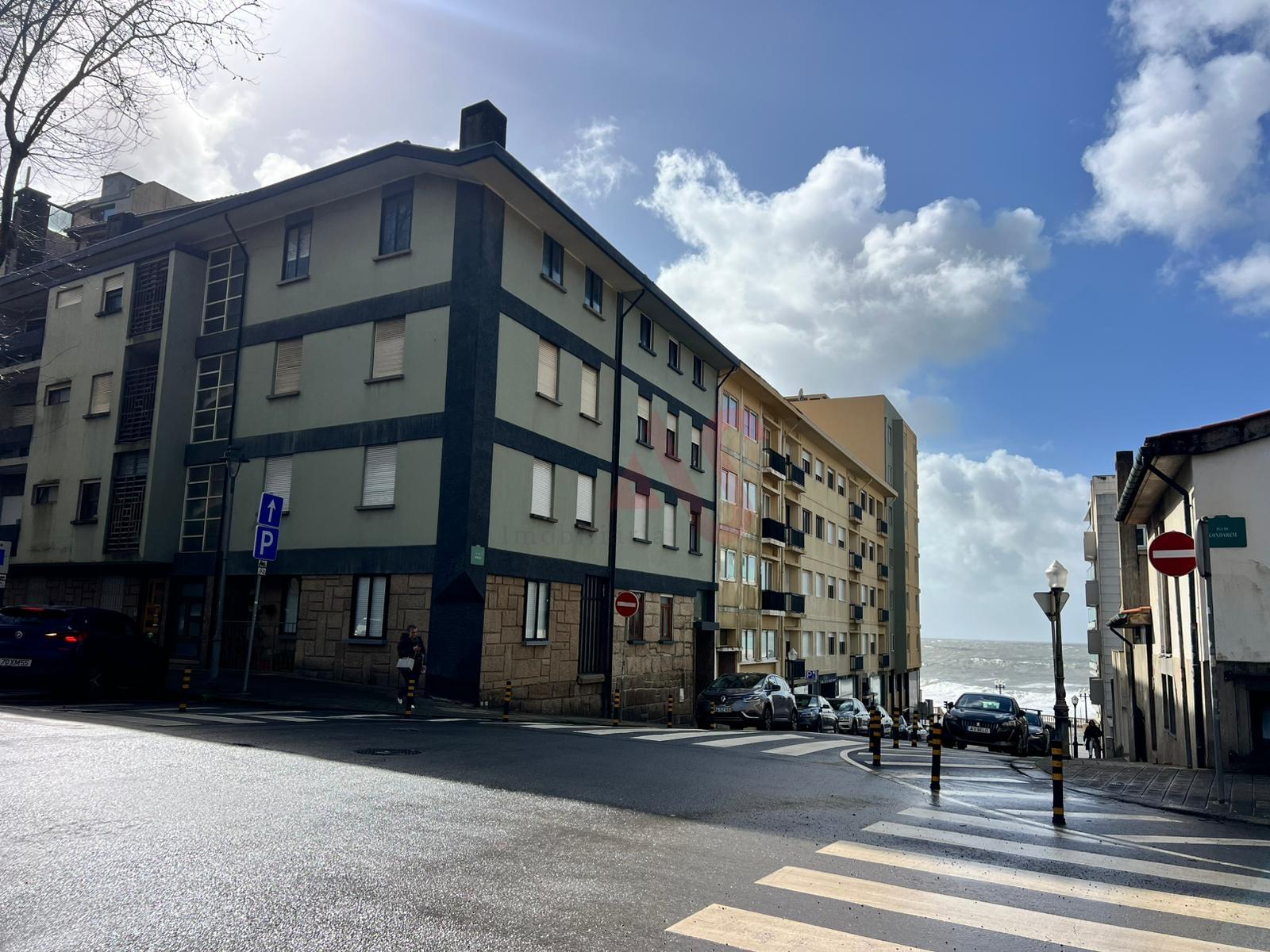 Apartamento T4 + 1 Duplex para Restauro | Foz do Douro | 132 m² | 600.000€