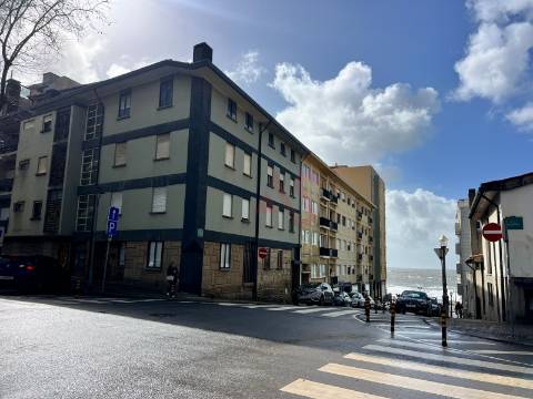 Apartamento T4 + 1 Duplex para Restauro | Foz do Douro | 132 m² | 600.000€