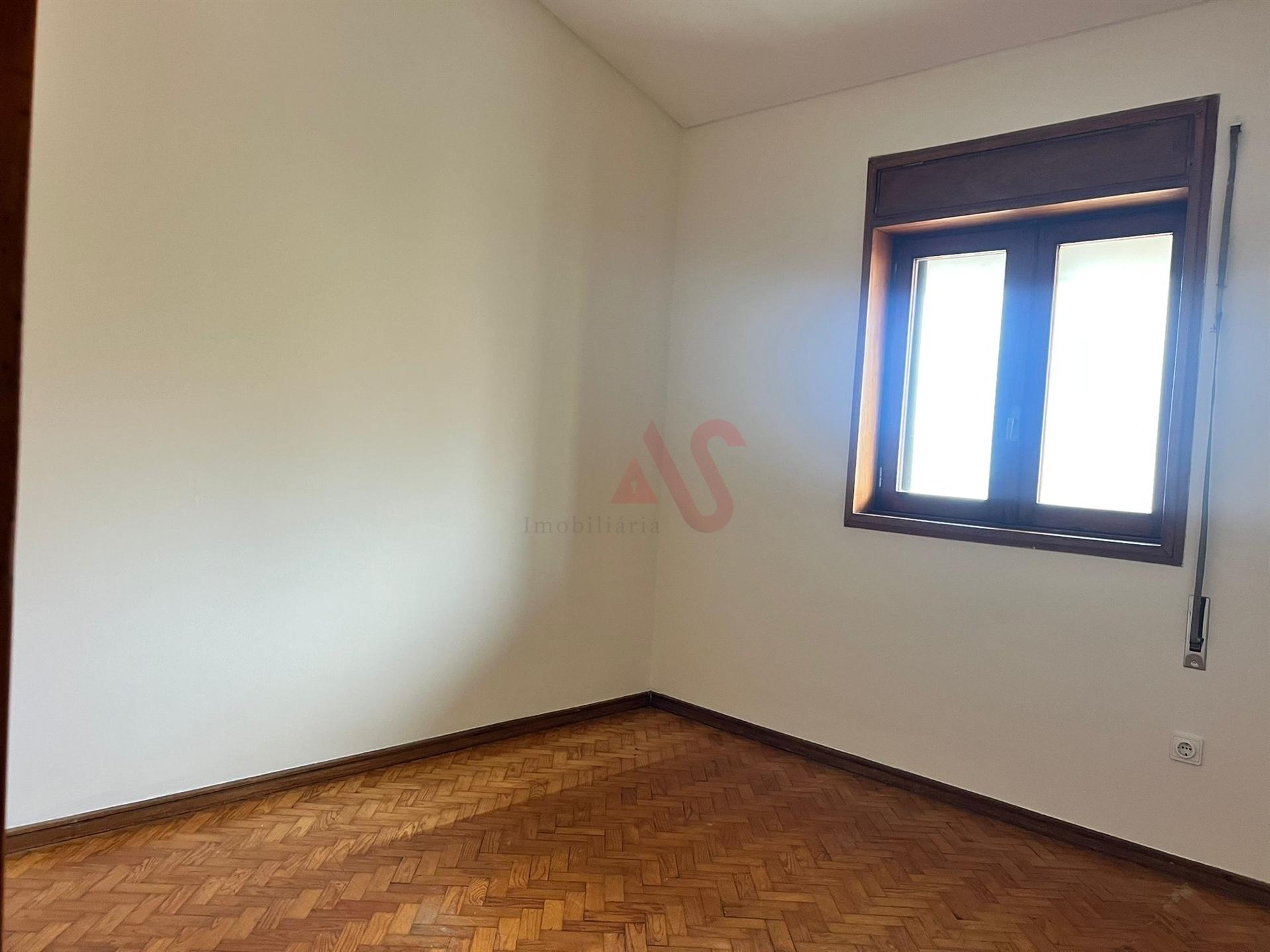 Apartamento T4 + 1 Duplex para Restauro | Foz do Douro | 132 m² | 600.000€