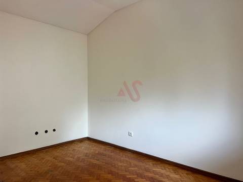 Apartamento T4 + 1 Duplex para Restauro | Foz do Douro | 132 m² | 600.000€