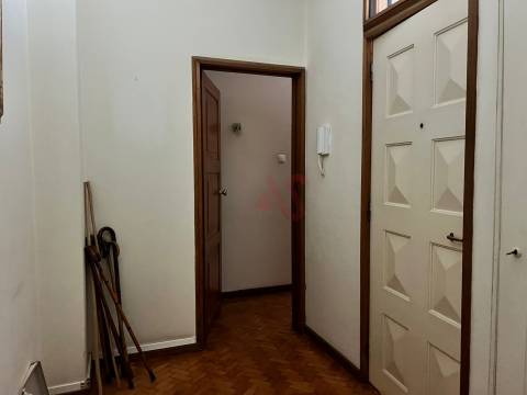 Apartamento T4 + 1 Duplex para Restauro | Foz do Douro | 132 m² | 600.000€