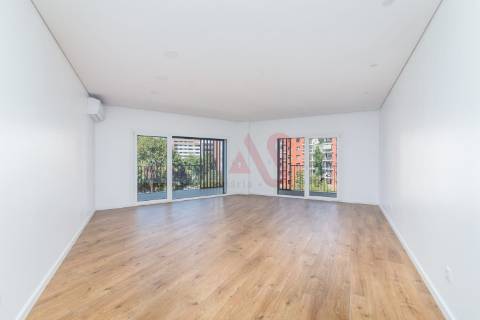 Apartamento T3 NOVO na Urbanização Colinas do Cruzeiro, em Odivelas