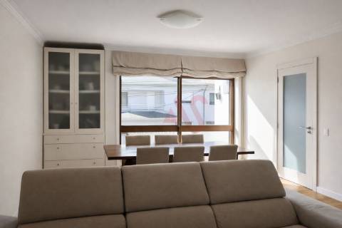 T5 Duplex em Leça da Palmeira – Excelente Localização | 195 m² | 2 Pisos