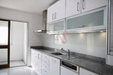 T5 Duplex em Leça da Palmeira – Excelente Localização | 195 m² | 2 Pisos