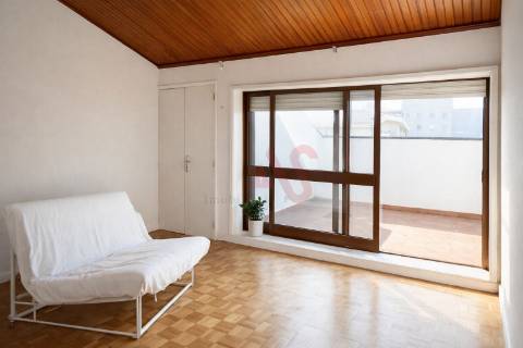 T5 Duplex em Leça da Palmeira – Excelente Localização | 195 m² | 2 Pisos