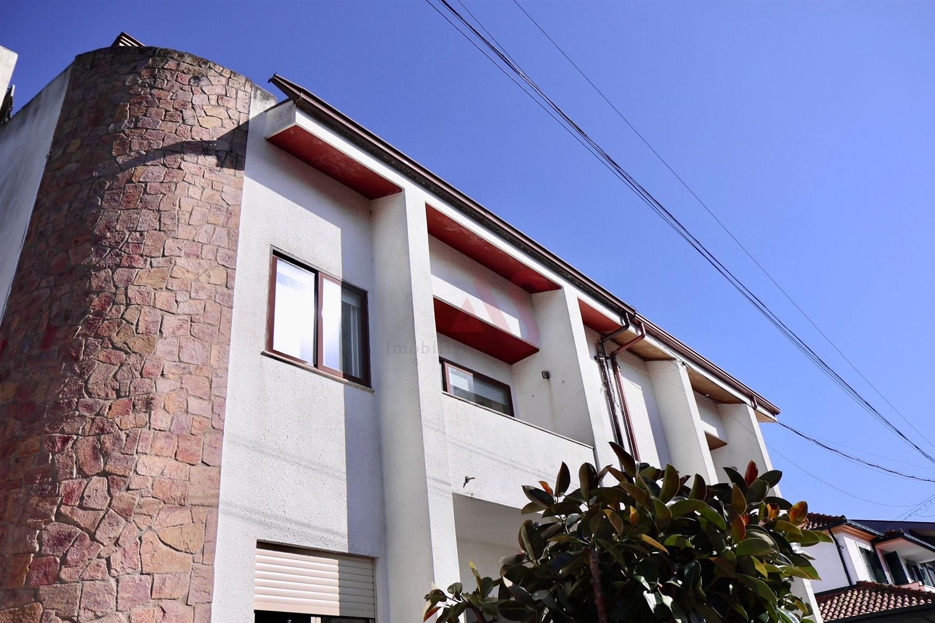 T5 Duplex em Leça da Palmeira – Excelente Localização | 195 m² | 2 Pisos