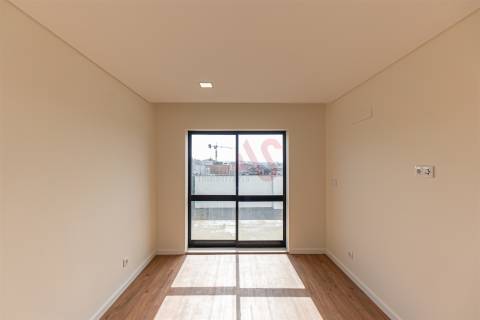 T2 totalmente renovado em Custóias, Matosinhos