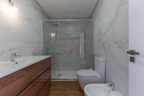 T2 totalmente renovado em Custóias, Matosinhos