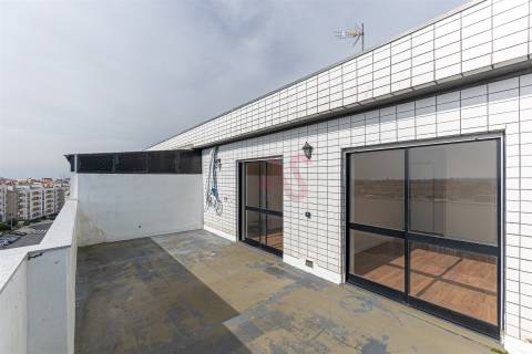 T2 totalmente renovado em Custóias, Matosinhos