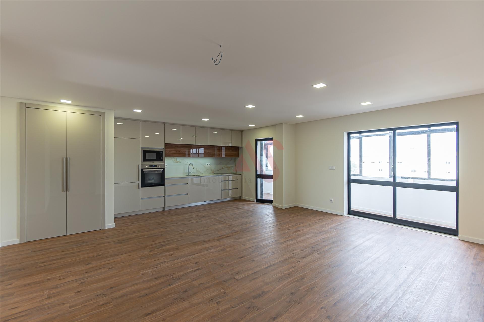 T2 totalmente renovado em Custóias, Matosinhos