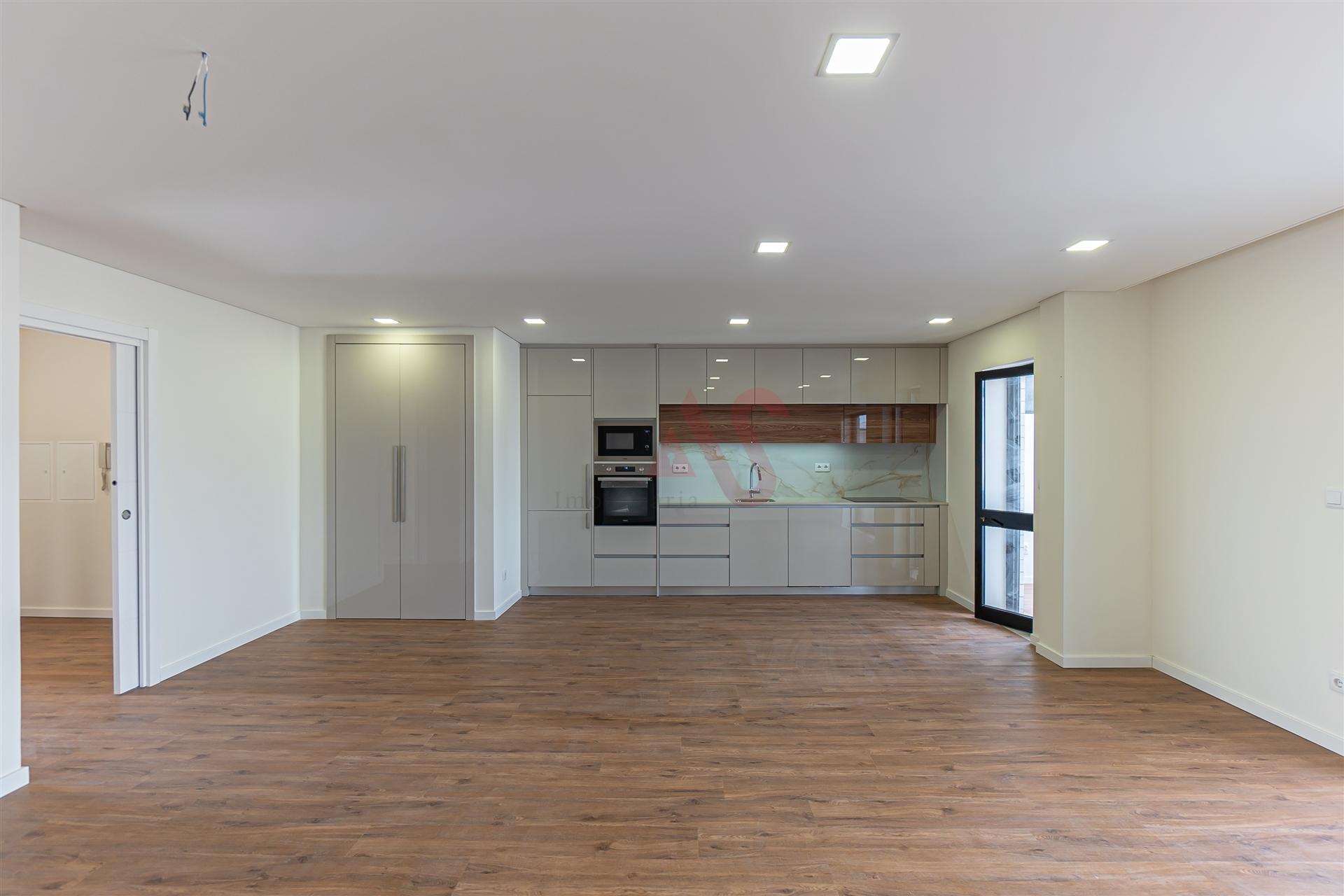 T2 totalmente renovado em Custóias, Matosinhos