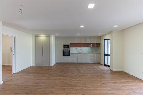 T2 totalmente renovado em Custóias, Matosinhos