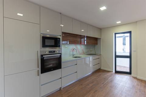 T2 totalmente renovado em Custóias, Matosinhos