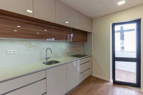 T2 totalmente renovado em Custóias, Matosinhos