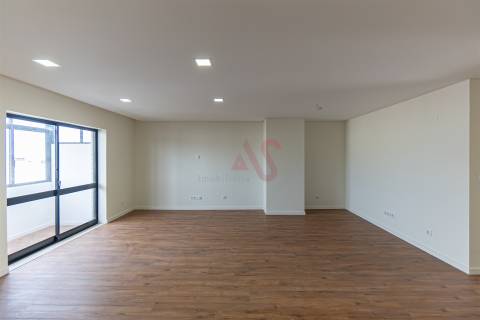 T2 totalmente renovado em Custóias, Matosinhos