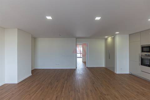 T2 totalmente renovado em Custóias, Matosinhos